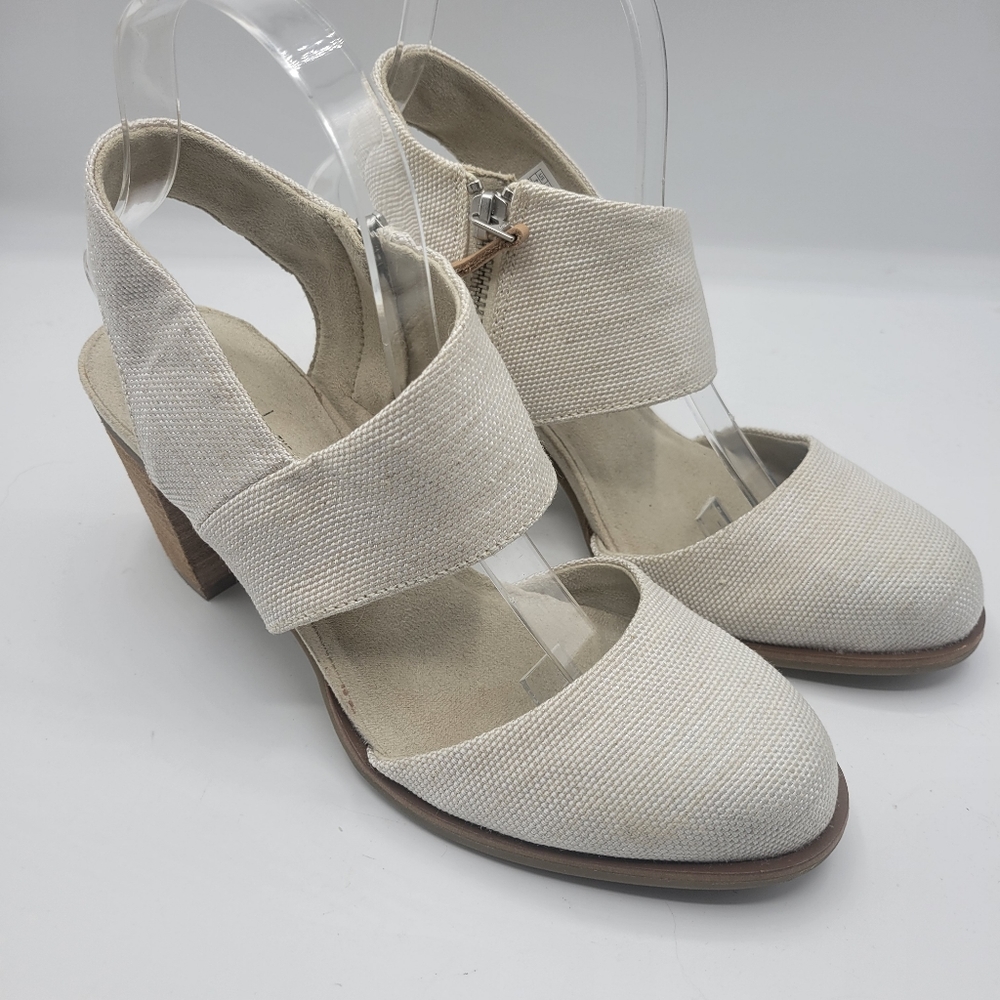 Tom's closed toe sandals with zip sides size 8